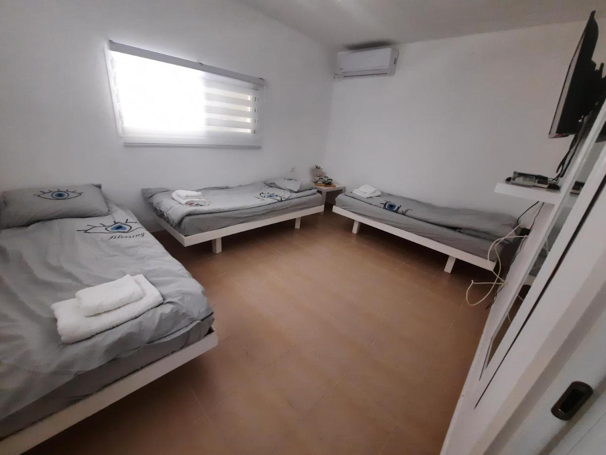 Akhva Accommodation Unit-אחווה יחידת אירוח Arad Exteriör bild